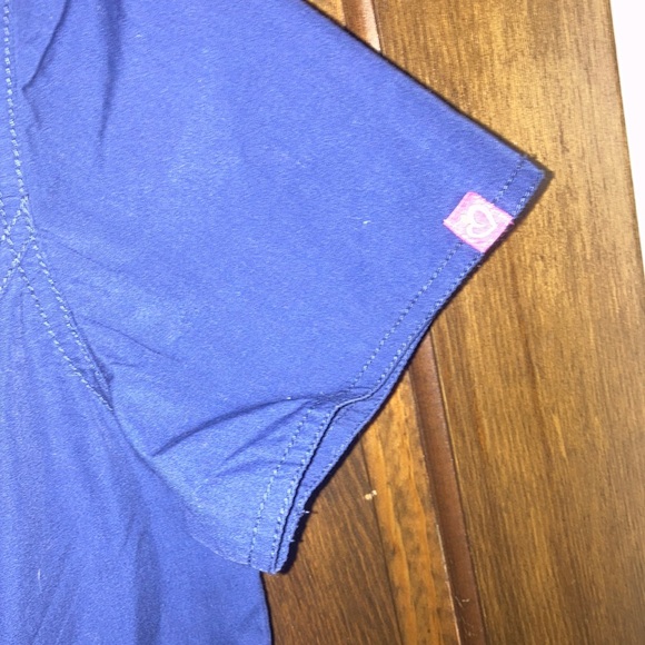 Peaches Uniforms Navy Blue V-Neck Scrub Top - Picture 6 of 9